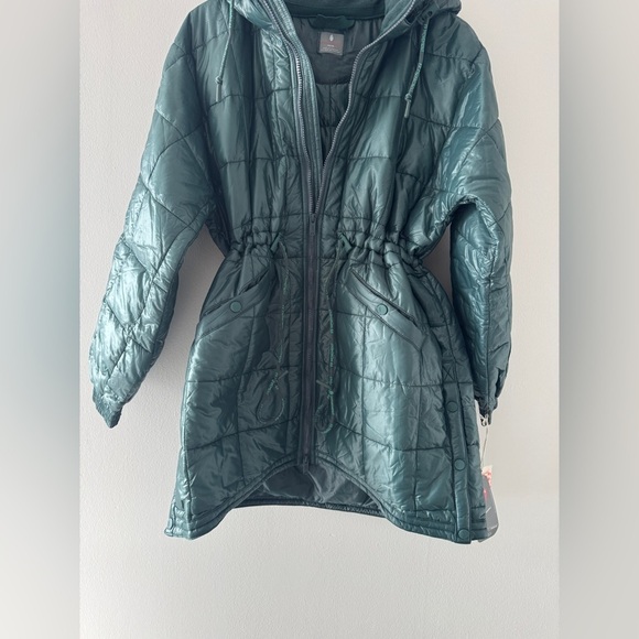 FREE PEOPLE NWT Patricia Packable Poncho Puffer in Green XS - Picture 7 of 10